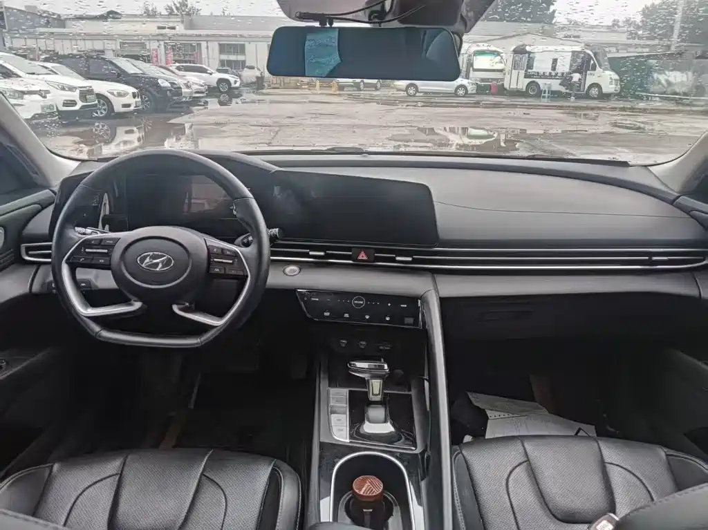 Hyundai Elantra 2022