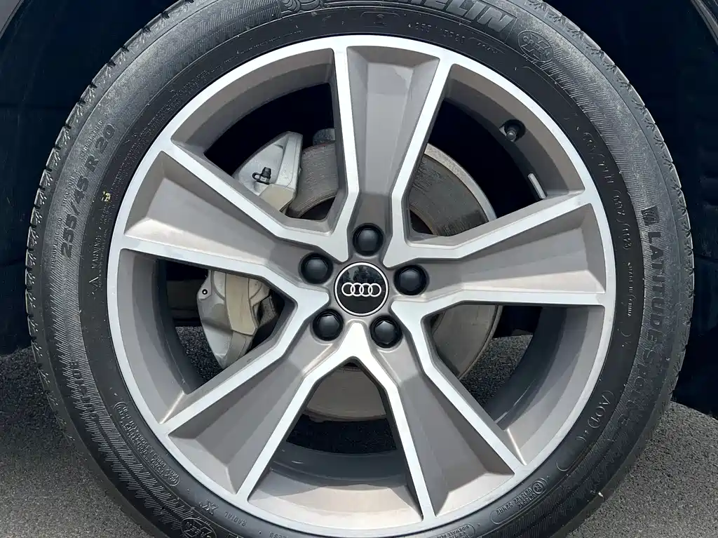 Audi Q5L 2023 — фото 15