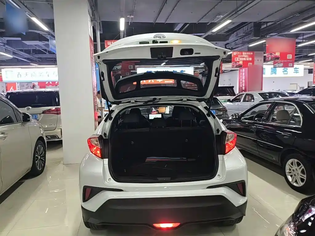 Toyota C-HR 2023 — фото 19