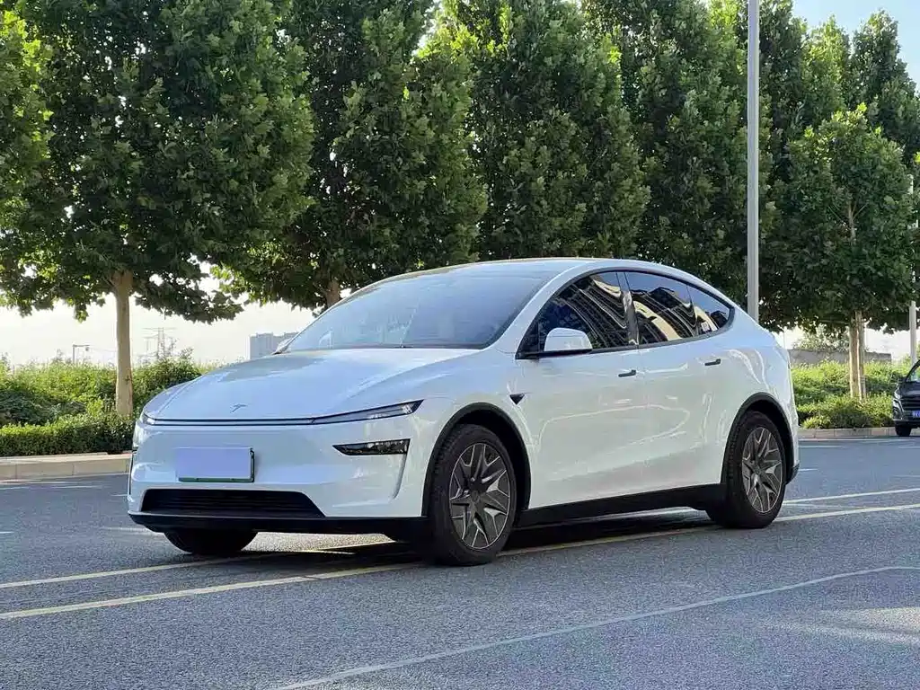 Tesla Model Y L 2026
