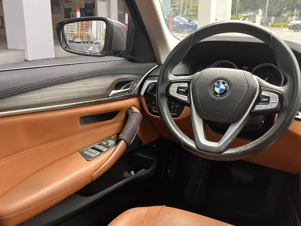 BMW 5 Series New Energy 2018 — фото 17