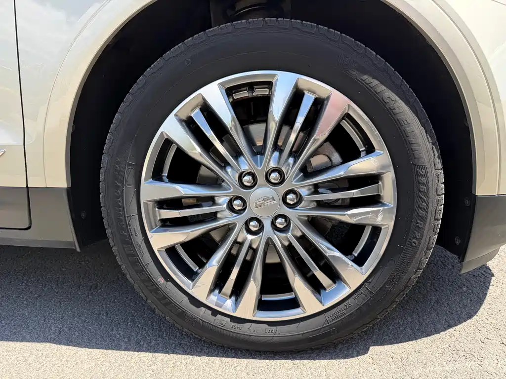 Cadillac XT5 2017 — фото 15