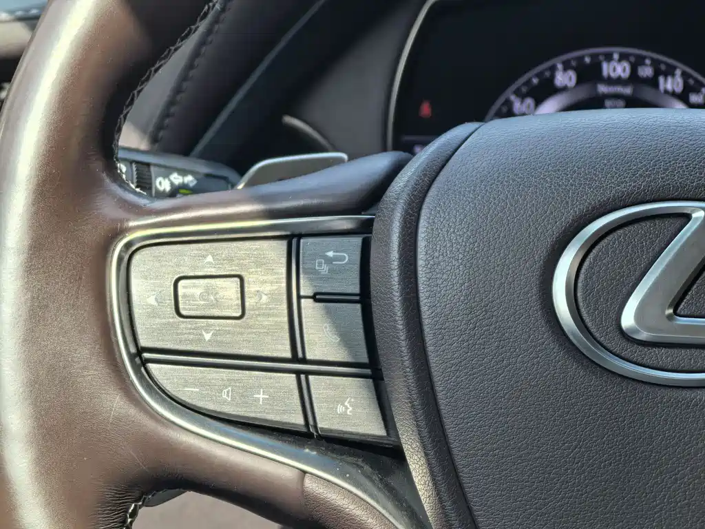 Lexus LS 2020 — фото 18