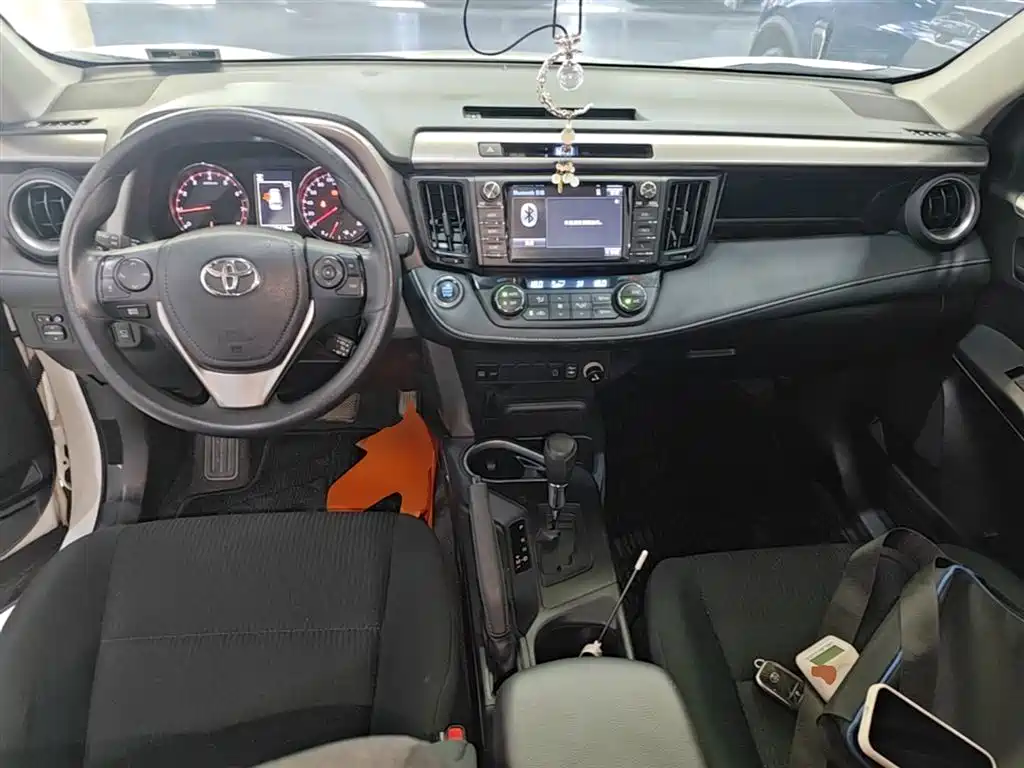Toyota RAV4 2019 — фото 10