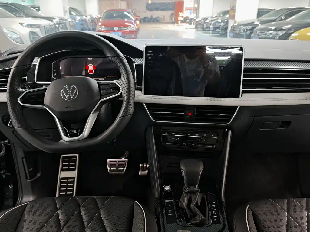 Volkswagen Tiguan L 2023 — фото 9