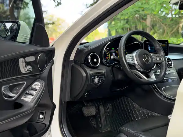Mercedes-Benz C-Class 2020