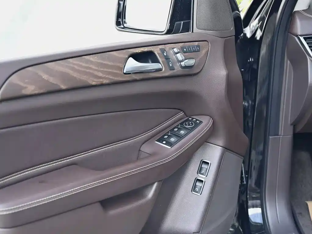 Mercedes-Benz GLS 2016 — фото 10