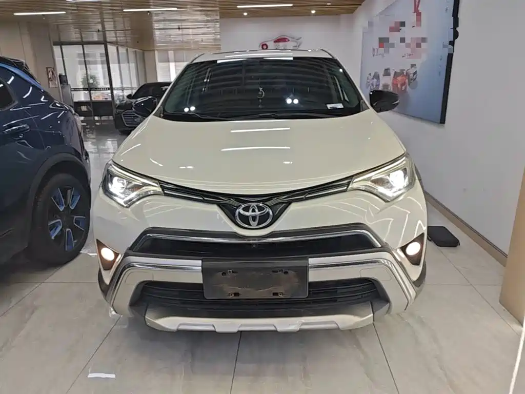 Toyota RAV4 2019 — фото 3