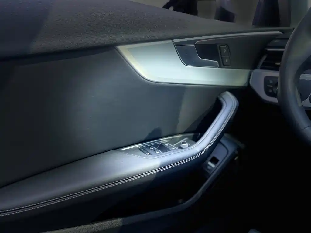 Audi A4L 2023 — фото 14