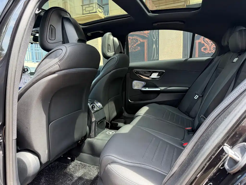 Mercedes-Benz C-Class 2023 — фото 6