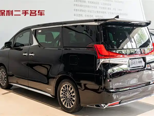 Lexus LM 2020