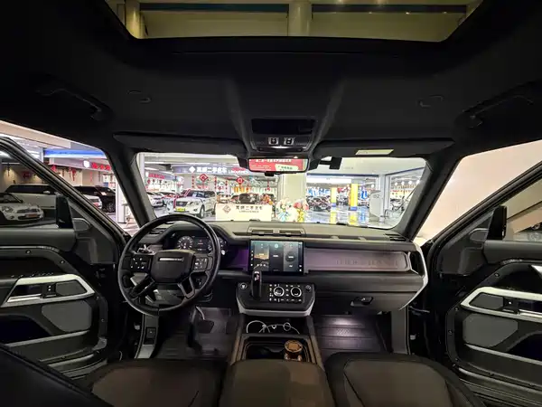 Land Rover Defender 2023