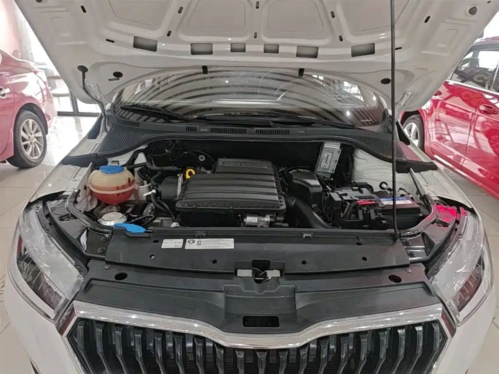 Skoda Rapid Spaceback 2020 — фото 20
