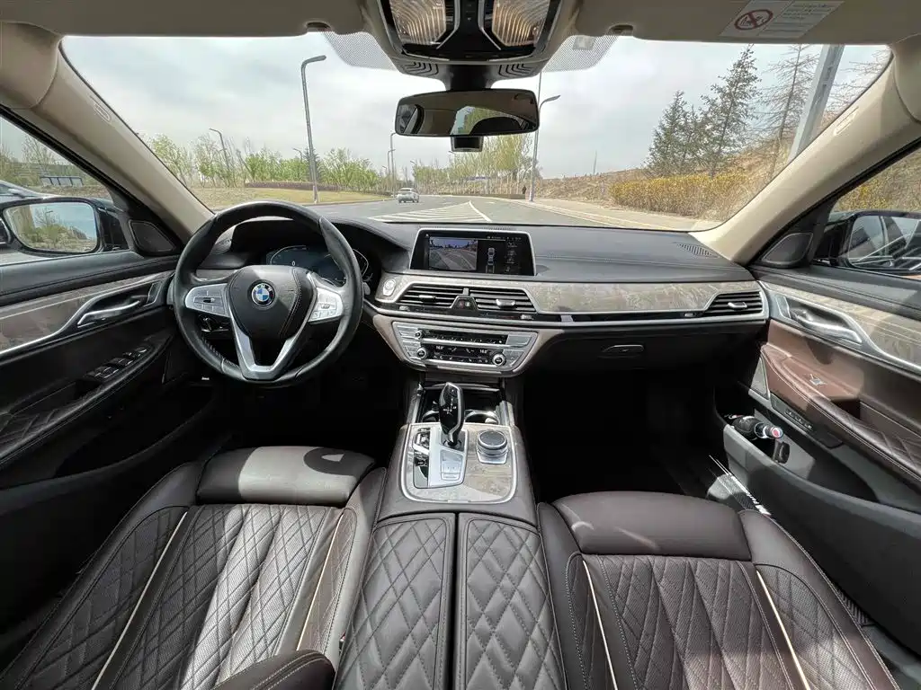 BMW 7 Series 2021 — фото 16