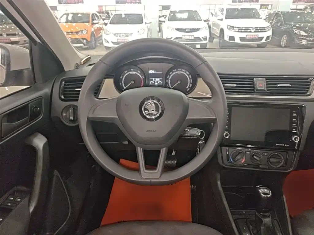 Skoda Rapid Spaceback 2020 — фото 11