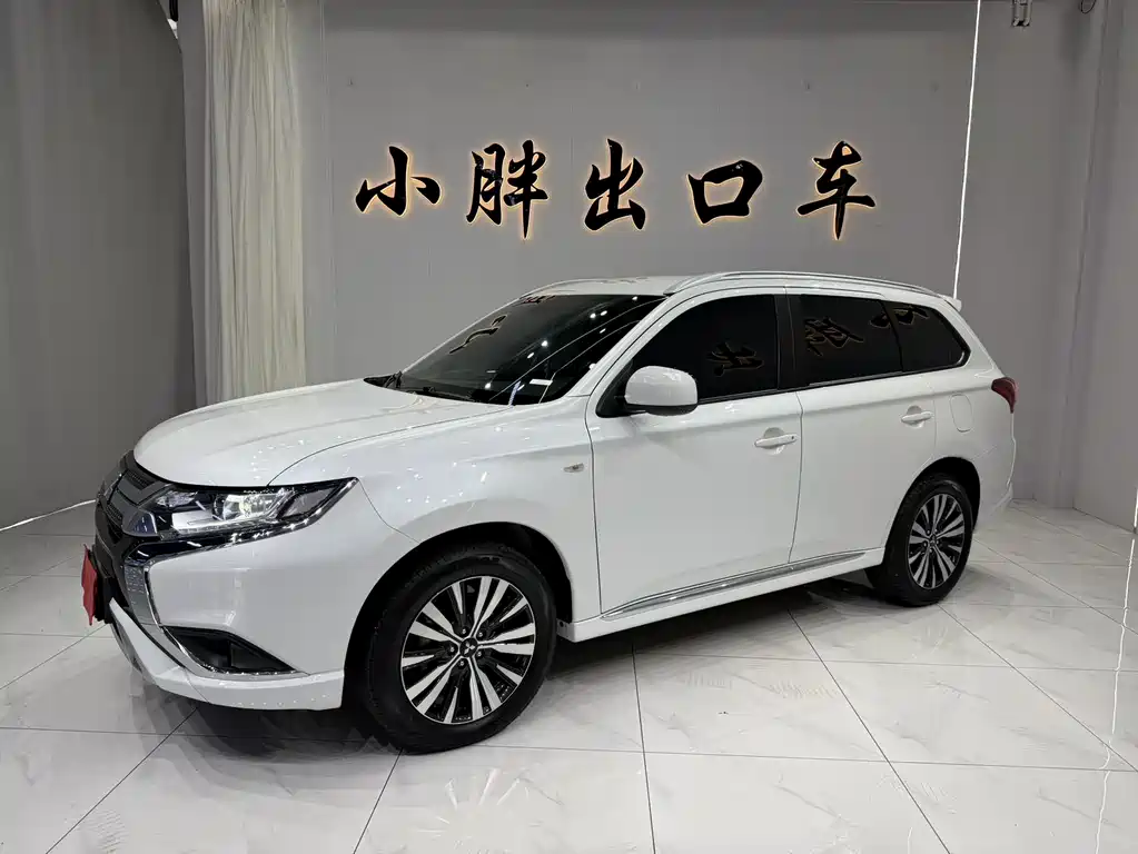 Mitsubishi Outlander 2022 — фото 4