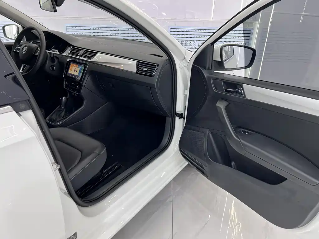 Skoda Rapid 2022 — фото 16