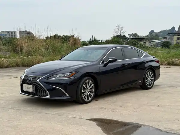 Lexus ES 2020