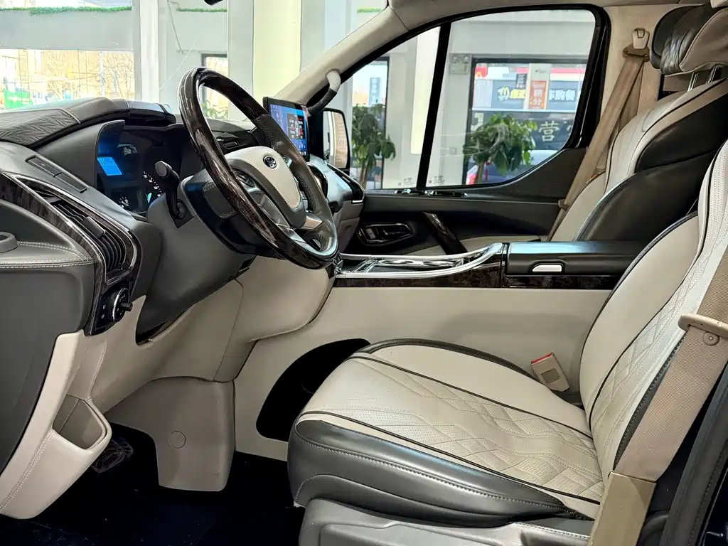 Ford Tourneo 2022 — фото 4