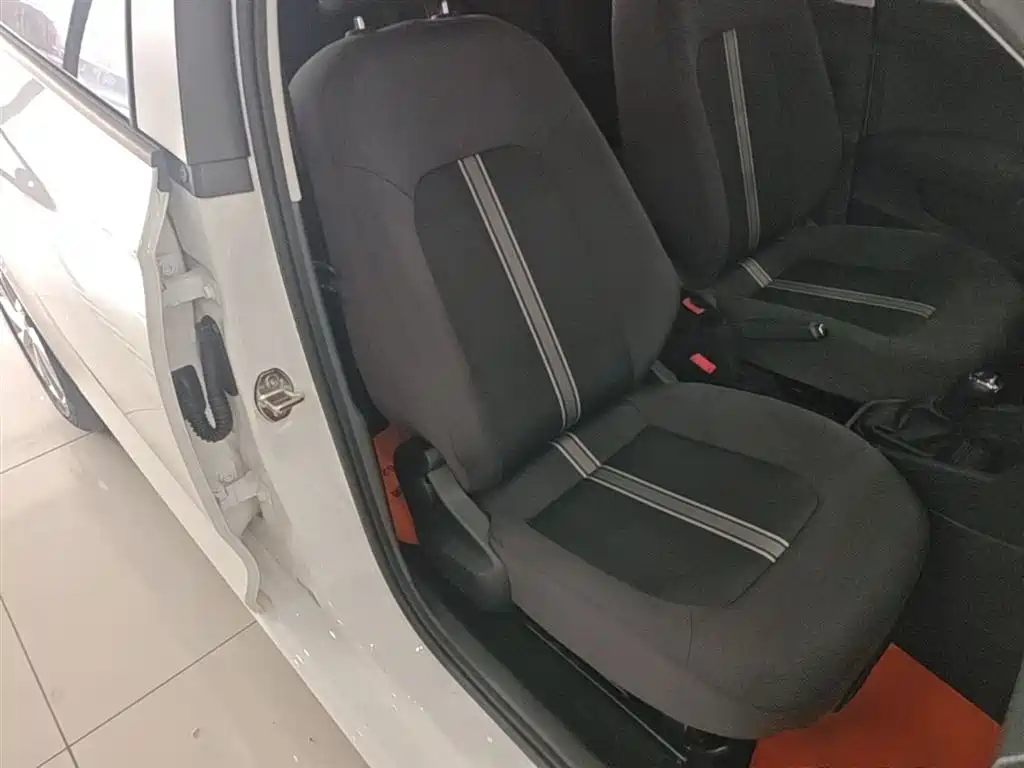 Skoda Rapid Spaceback 2020 — фото 25
