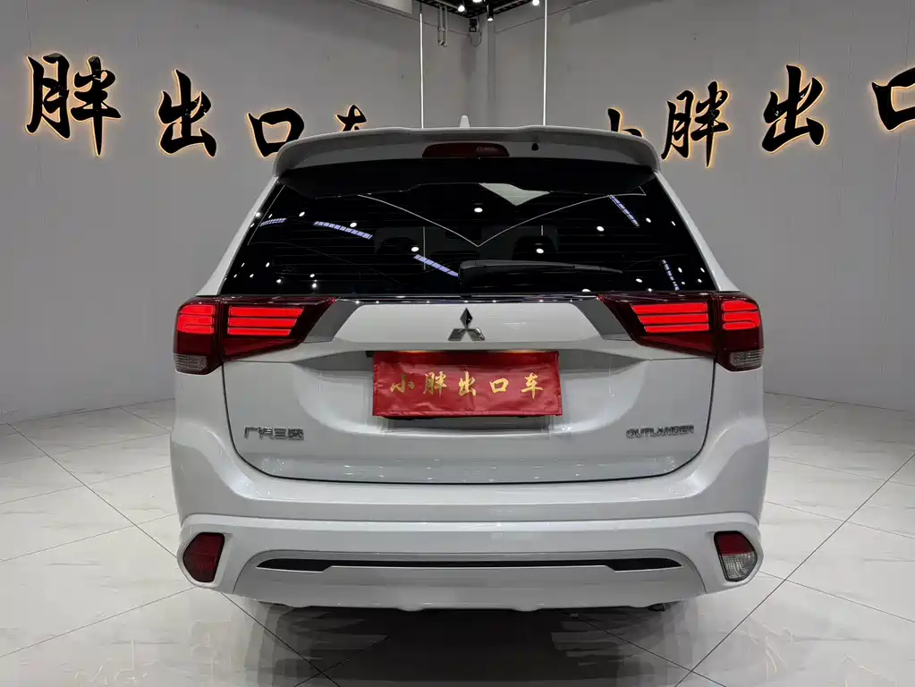 Mitsubishi Outlander 2022 — фото 5