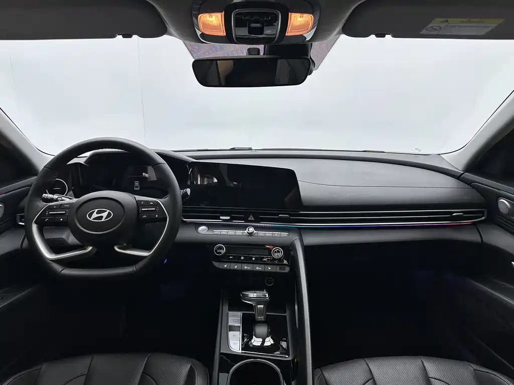 Hyundai Elantra 2024