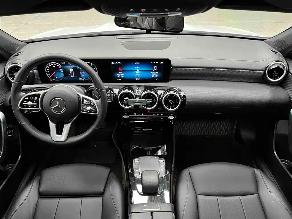 Mercedes-Benz A-Class 2023 — фото 2