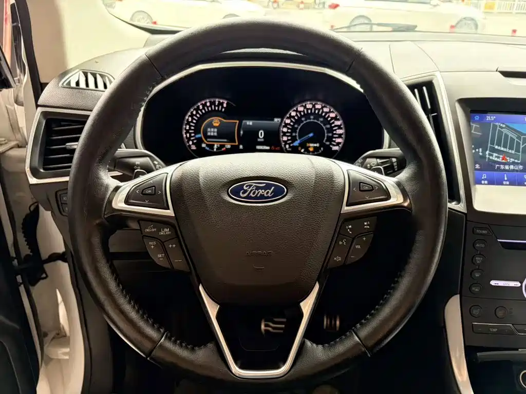 Ford Edge 2016 — фото 11