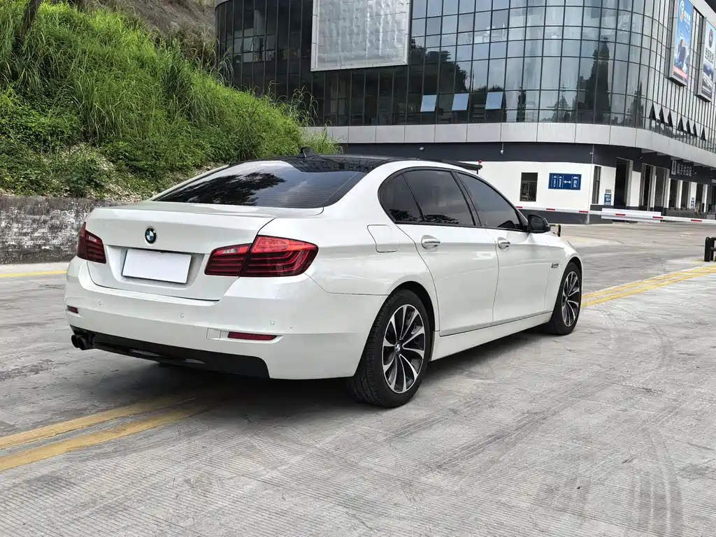 BMW 5 Series 2016 — фото 9