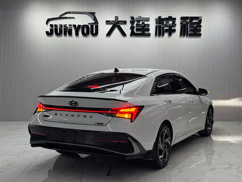 Hyundai Elantra 2023