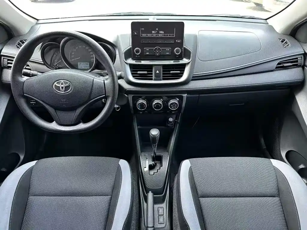 Toyota Yaris L 2020 — фото 9