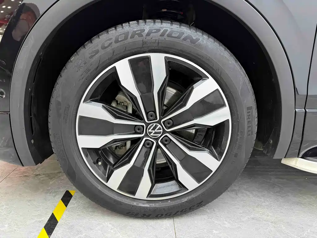 Volkswagen Tiguan L 2022 — фото 8