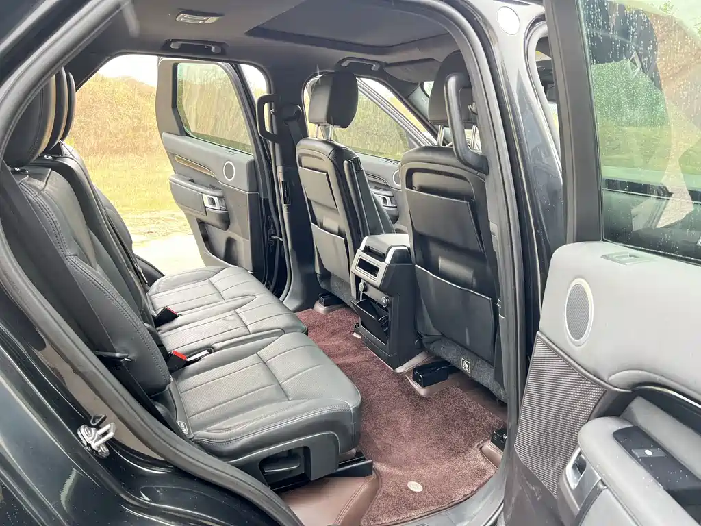 Land Rover Discovery 2017 — фото 17