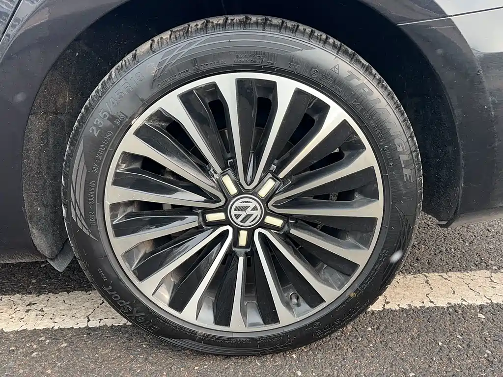 Volkswagen Passat 2016 — фото 16