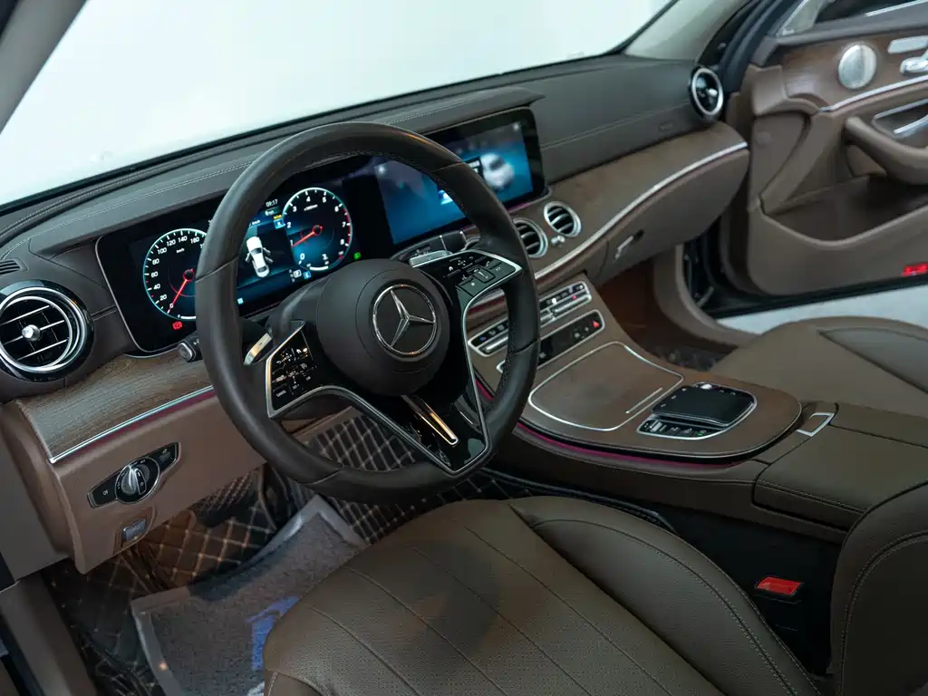 Mercedes-Benz E-Class 2023 — фото 9