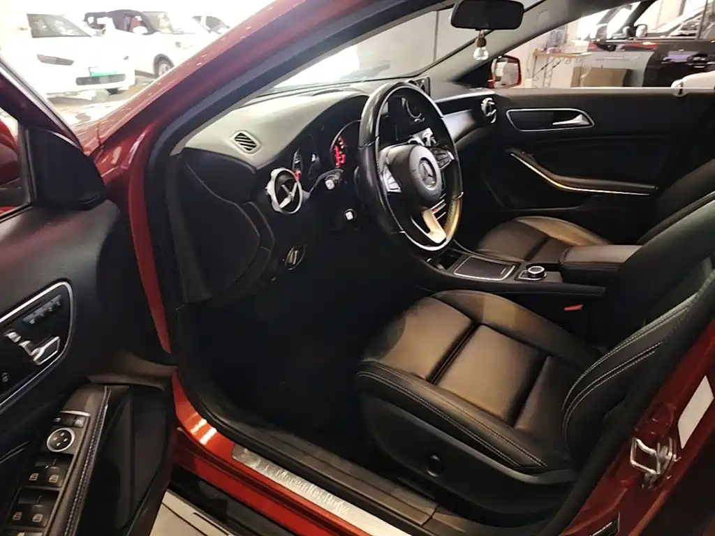 Mercedes-Benz GLA 2018 — фото 16