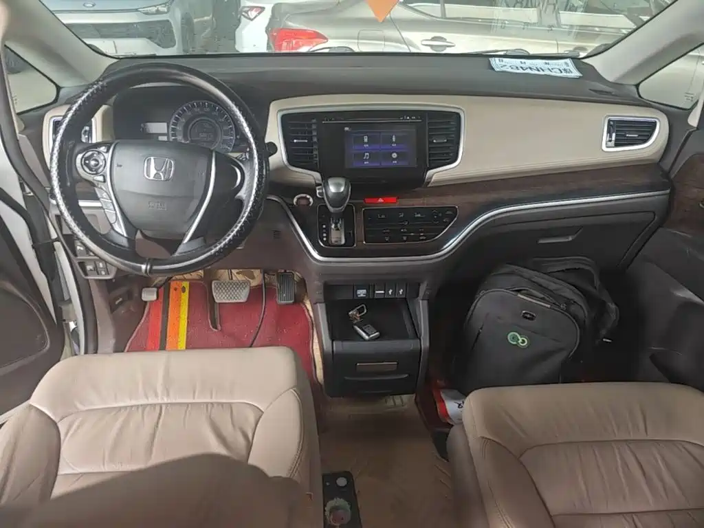 Honda Odyssey 2017 — фото 10