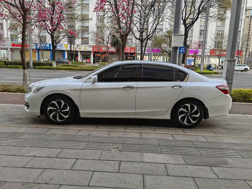 Honda Accord 2016 — фото 3