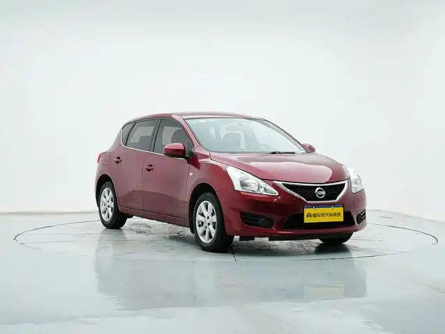 Nissan Tiida 2015 — фото 18