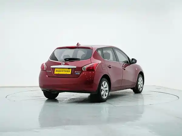Nissan Tiida 2015