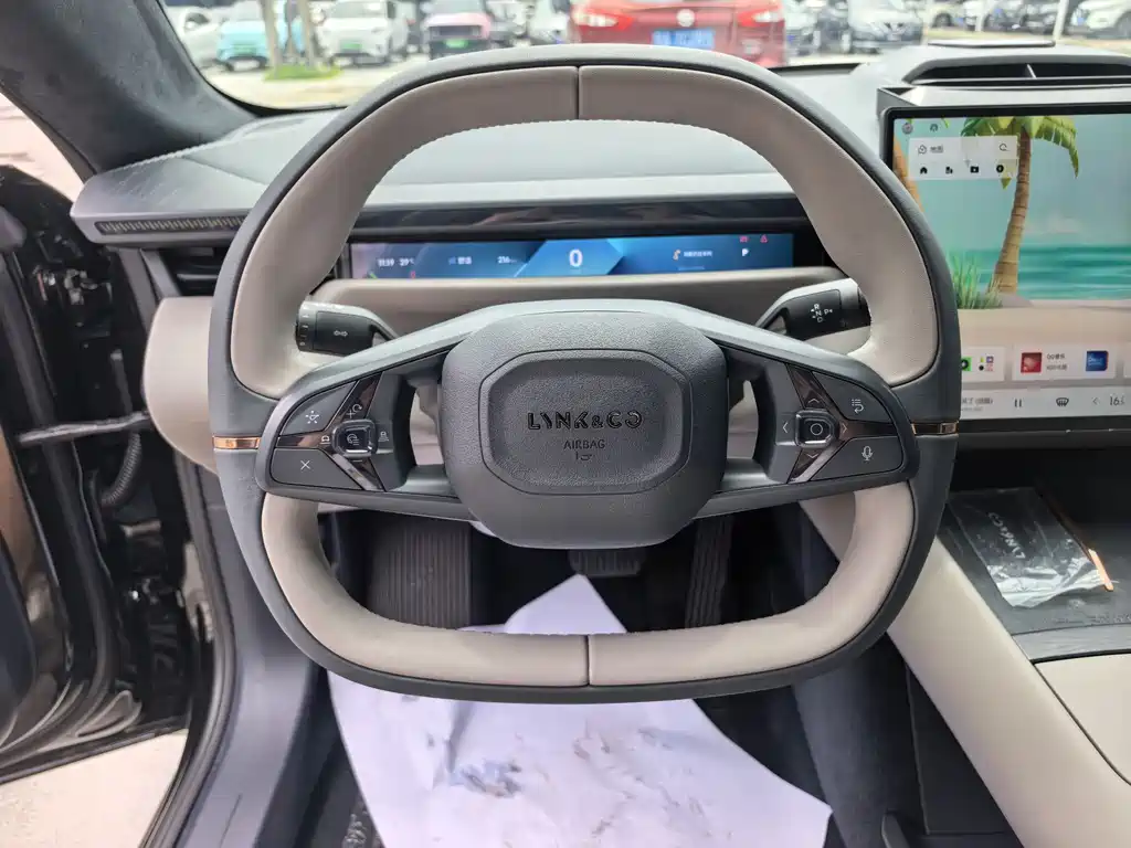 Lynk & Co Z10 2024