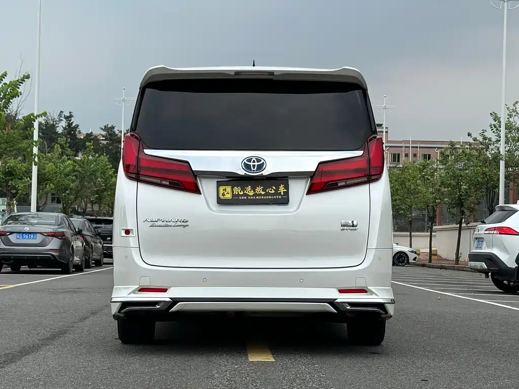 Toyota Alphard 2021 — фото 5