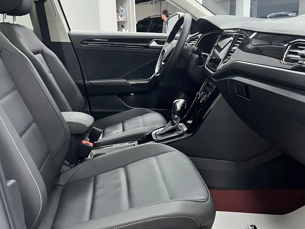 Volkswagen T-Roc 2023 — фото 22