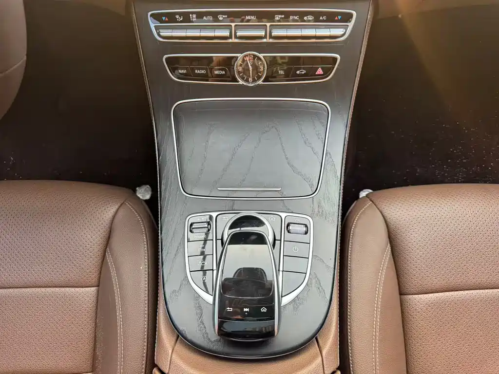 Mercedes-Benz E-Class 2018 — фото 9