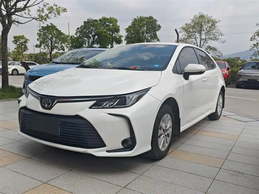 Toyota Corolla 2024 — фото 1