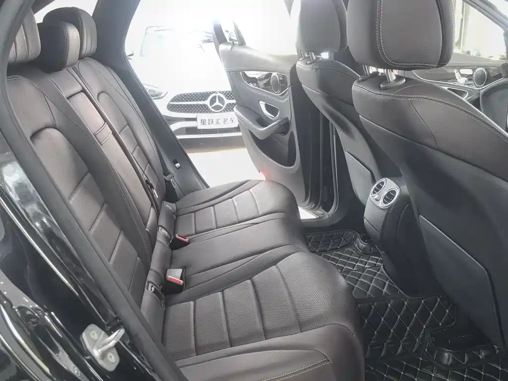 Mercedes-Benz GLC 2018 — фото 12