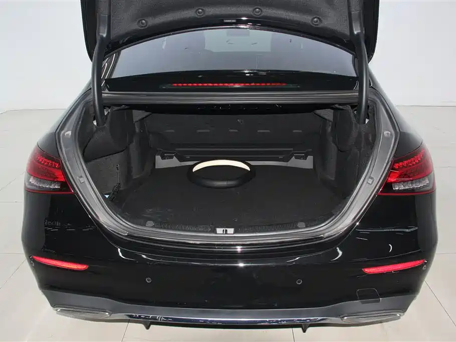 Mercedes-Benz E-Class 2023 — фото 25