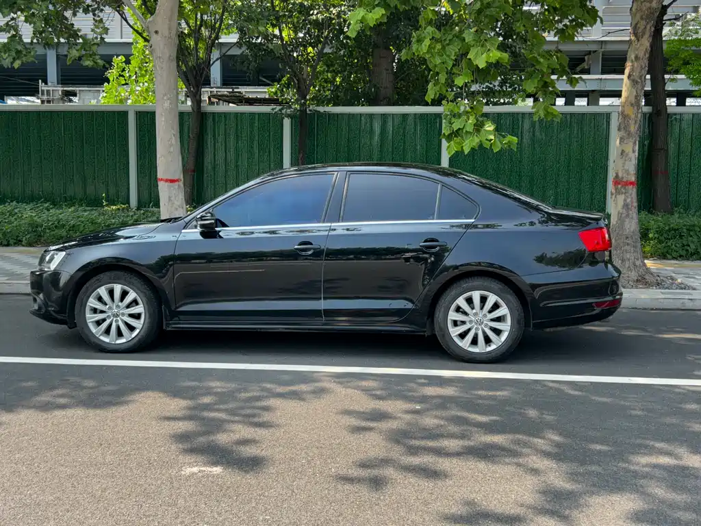 Volkswagen Sagitar 2015