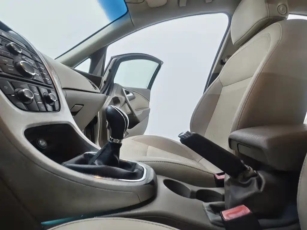 Buick Excelle GT 2013 — фото 12