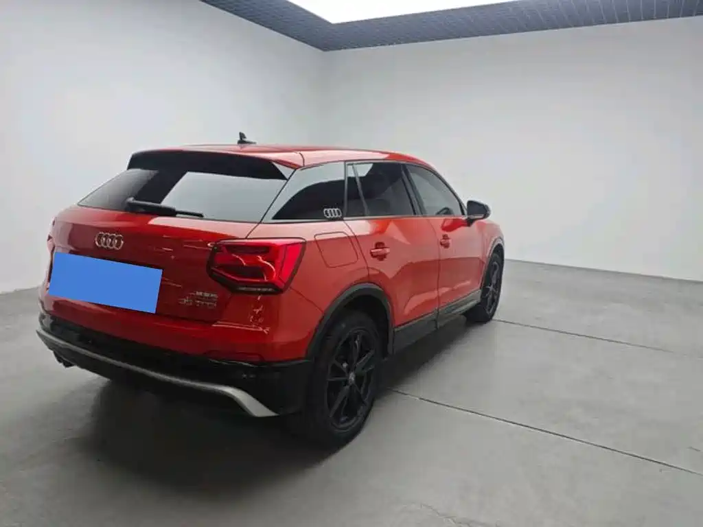 Audi Q2L 2021 — фото 4